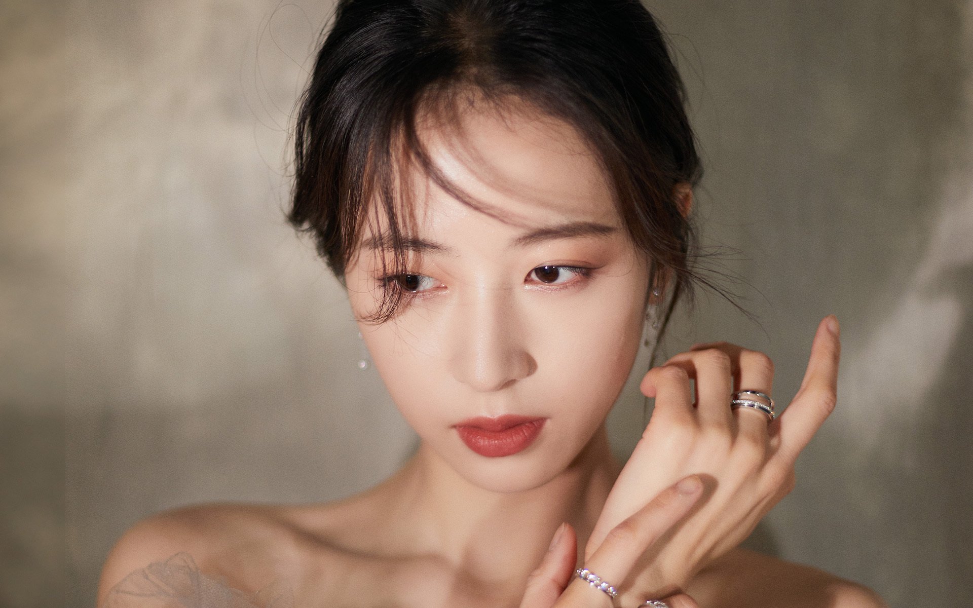 雄鹿力克雷霆，关键一役中字母哥带伤作战，雄鹿阵容字母哥