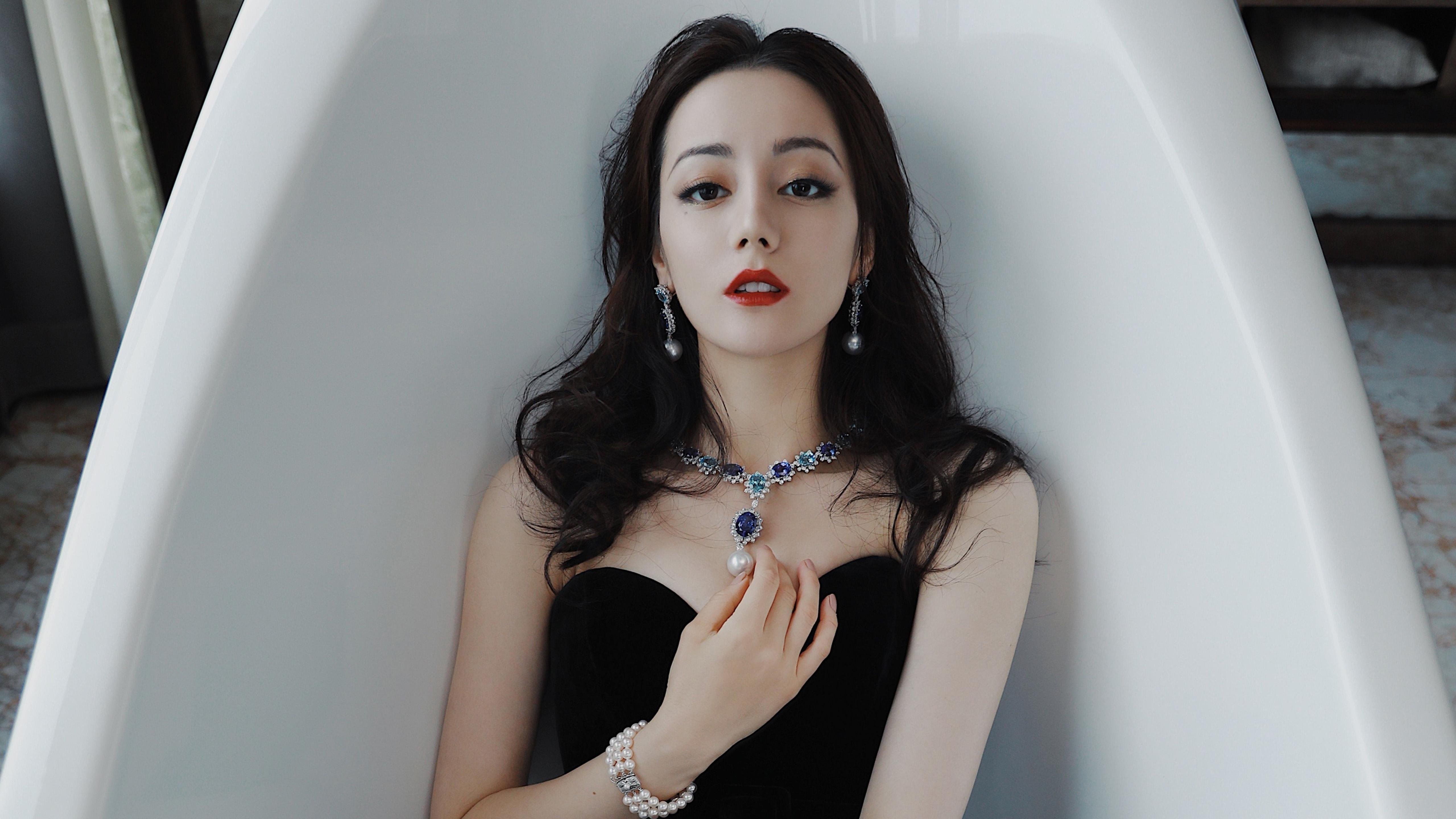 体育文化在校园认同感构建中的作用研究，校园体育文化建设对于塑造大学生的健康体质和完整人格