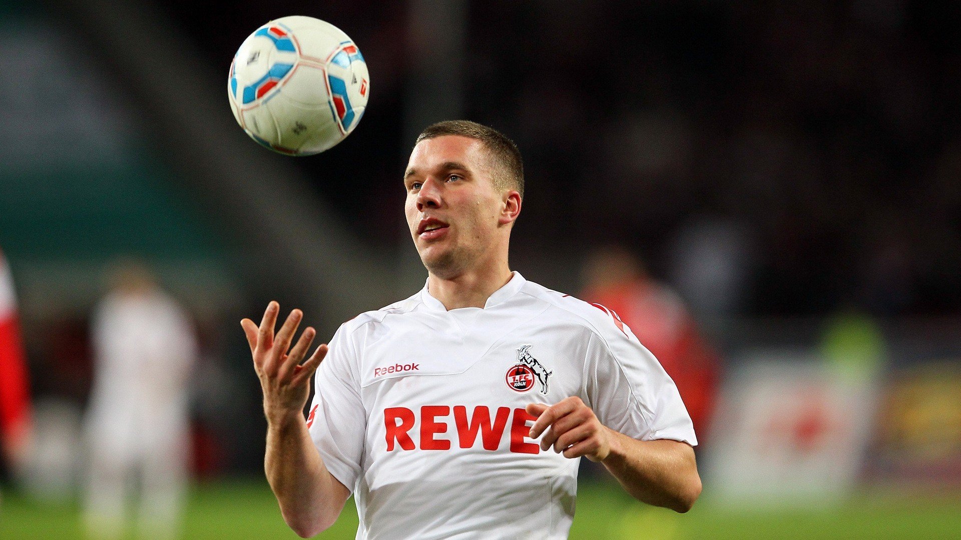 波兰队赛制分析:如何通过优化战术布置应对强敌,波兰队阵型