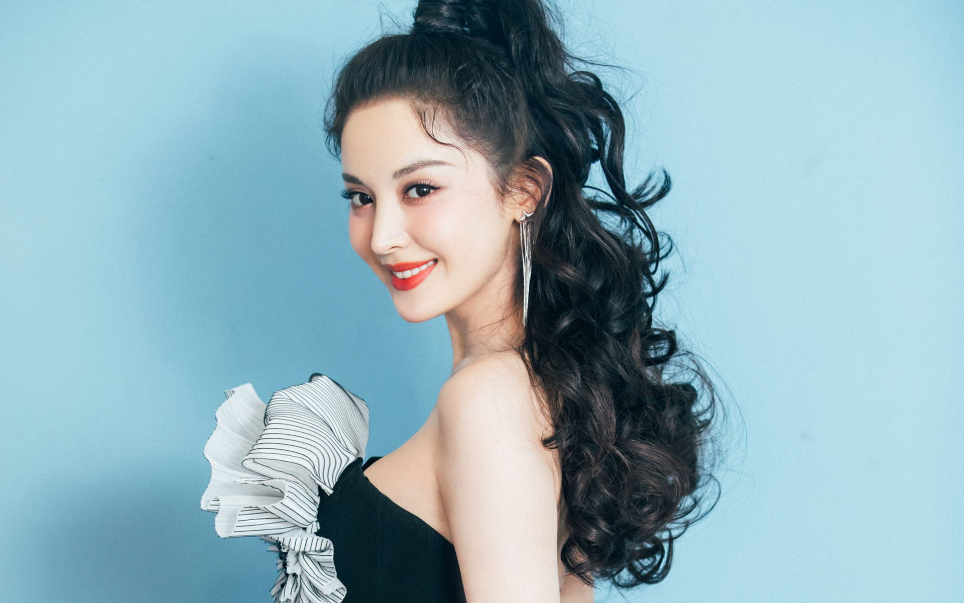 俄罗斯男篮在欧洲锦标赛中稳步晋级，重振辉煌，俄罗斯男篮落选赛